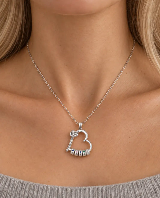 Geburtsstein Kette - von einem Model getragen