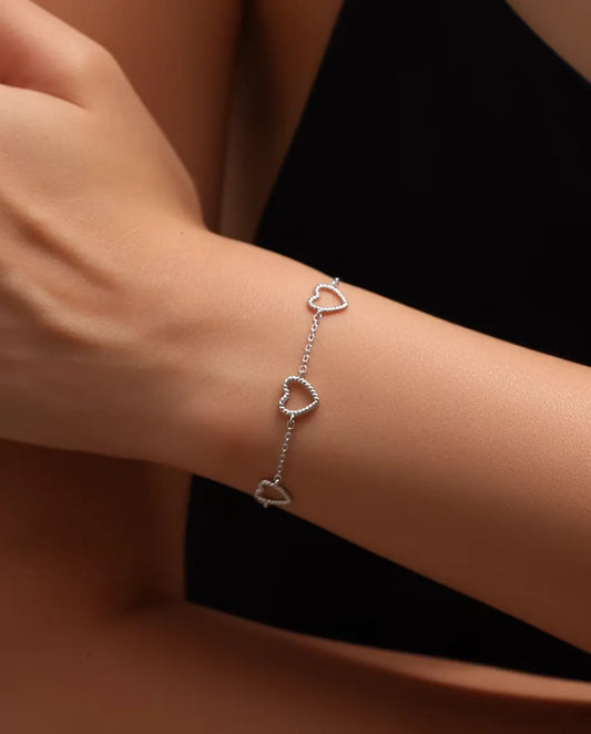 Herz Armband - drei offene Herzen à 8 mm aus gedrehtem Silberdraht an feiner Ankerkette aus 925 Sterlingsilber, 16 + 3 cm