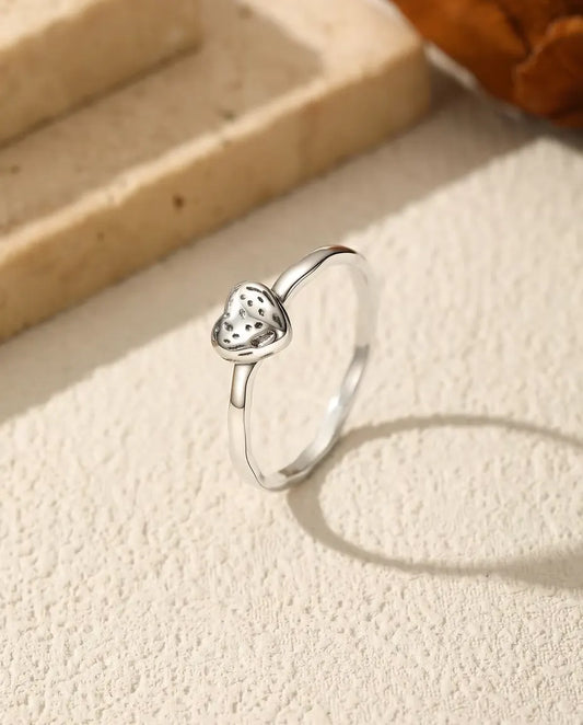 Herz Ring mit Struktur - 6 mm Herz mit Punktprägung auf schmalem Band, massives 925 Sterlingsilber, US-Größen 5 bis 9