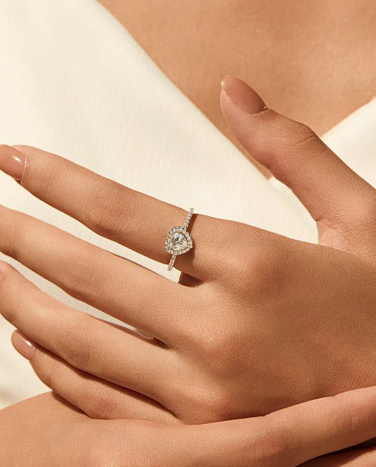 Moissanit Ring – Herz-Halo mit 0,5 ct Stein im Herzschliff, 925er Sterlingsilber, romantischer Ring für Sie