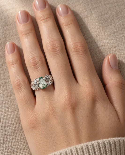 Moosachat Ring - an der Hand getragen