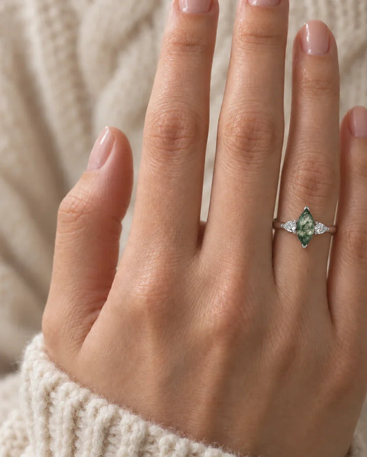 Moosachat Ring - an der Hand getragen