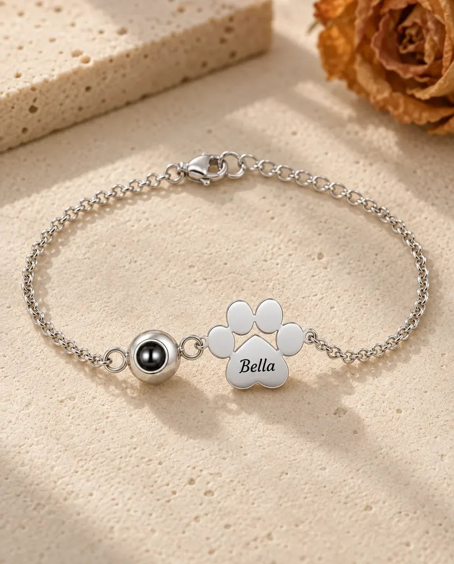 Personalisiertes Armband mit Foto im Stein und gravierter Pfote - Vorderansicht in Silber