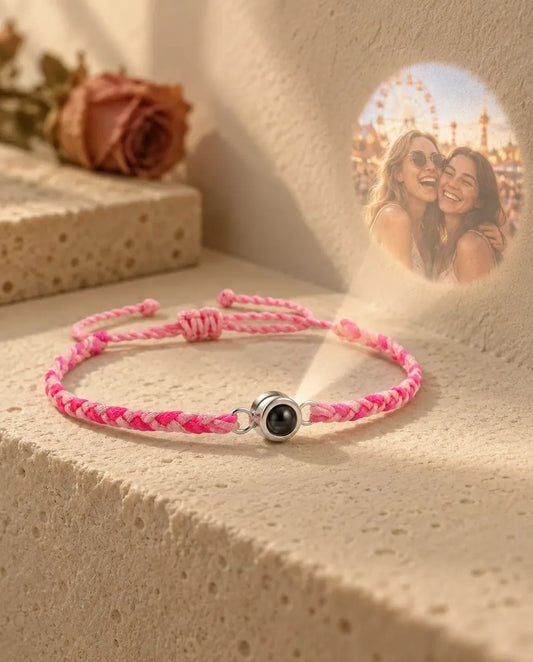 Armband mit Bild im Stein - projiziert das verborgene Foto an die Wand