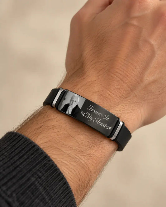 Armband mit Foto und Gravur für Herren - von einem Model getragen