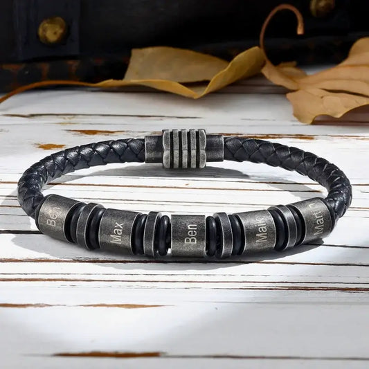 Armband mit Gravur für Herren – schwarzes Lederarmband mit gravierten Edelstahl-Namensperlen, Geschenk für Papa, Vatertag