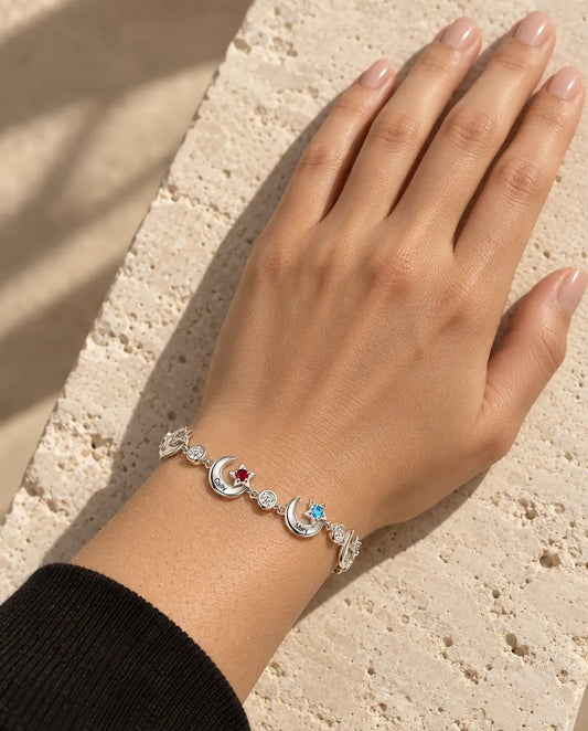 Armband mit Gravur - von einem Model getragen