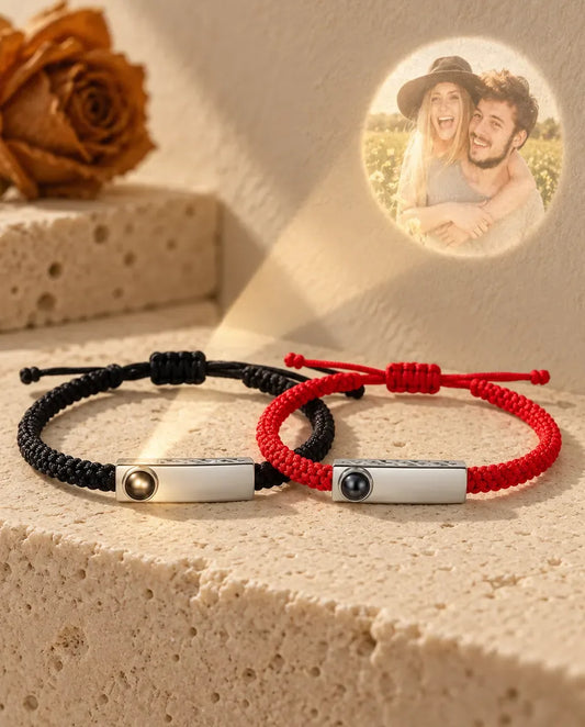Armband mit Gravur für Paare - projiziert das verborgene Foto an die Wand