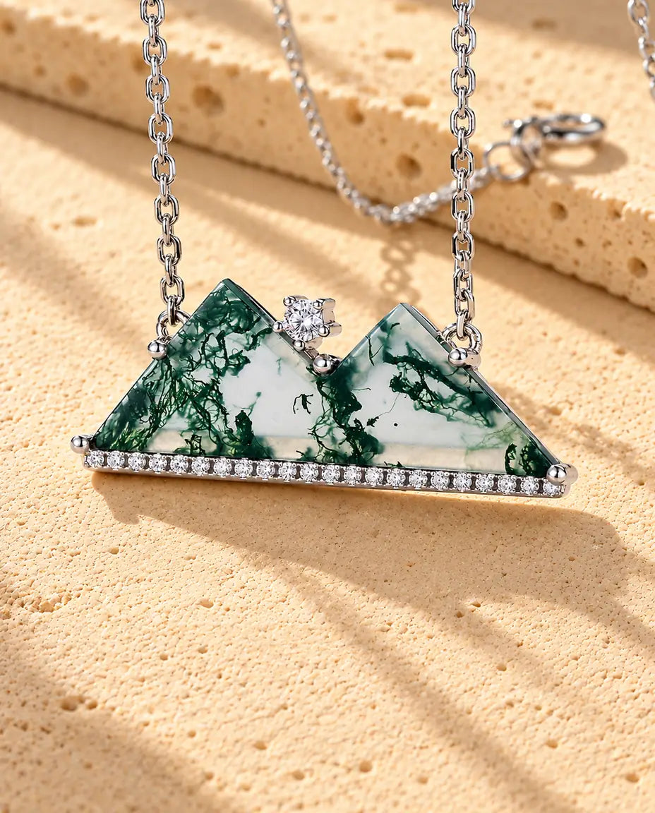 Berg Moosachat Kette aus 925 Sterlingsilber - Nahaufnahme des Moosachats und seiner Fassung