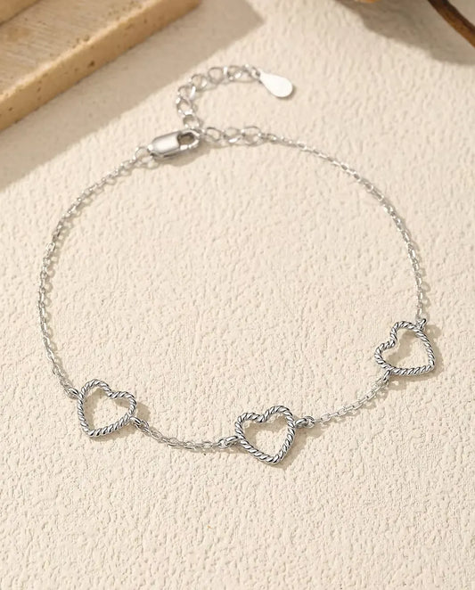 Herz Armband - drei offene Herzen à 8 mm aus gedrehtem Silberdraht an feiner Ankerkette aus 925 Sterlingsilber, 16 + 3 cm