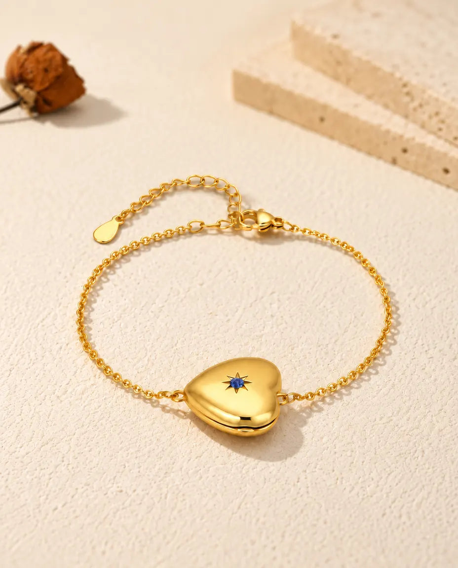 Geschlossenes Herz-Medaillon-Armband aus flachem Blickwinkel, Geburtsstein im Stern