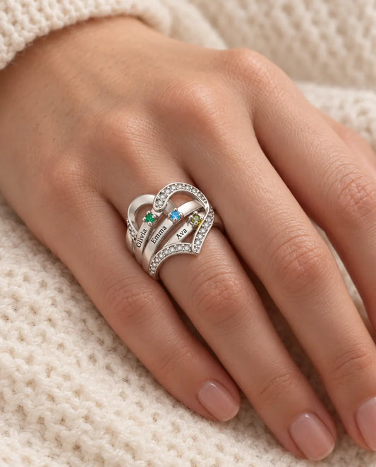 Personalisierter Geburtsstein Ring mit 3-4 Namen und Innengravur - Familienring mit Herz, gravierten Namen und simulierten Geburtssteinen, rhodiniert