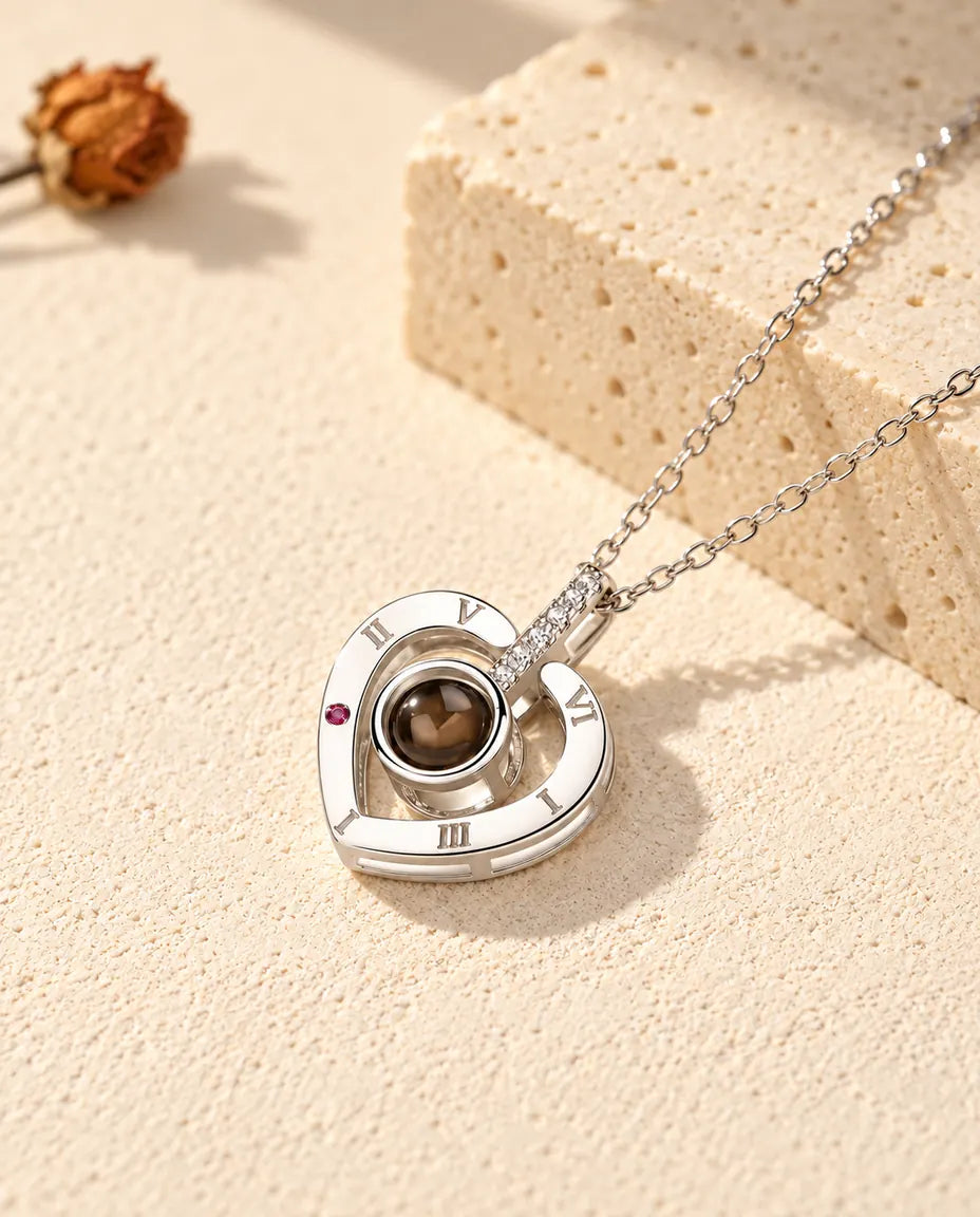 Personalisierte Herzkette mit Bild im Stein aus 925er Sterlingsilber mit römischen Ziffern auf Gips