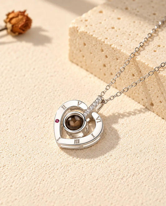 Personalisierte Herzkette mit Bild im Stein aus 925er Sterlingsilber mit römischen Ziffern auf Gips