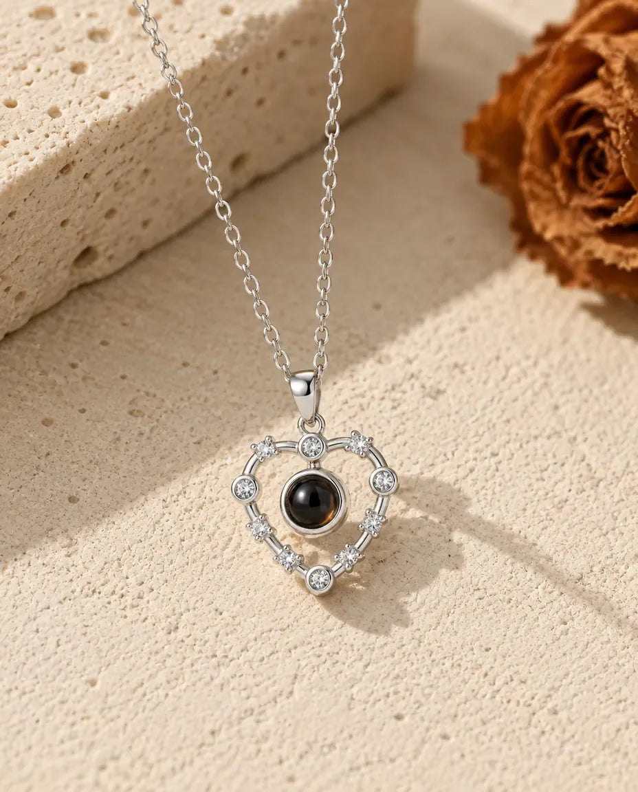Kette mit Bild im Stein - Vorderansicht in Silber