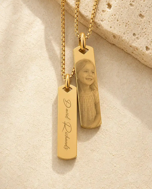 Personalisierte Kette mit Foto-Gravur, Dein Bild in den Stab-Anhänger graviert mit Namen auf der Rückseite, Gold Silber oder Schwarz