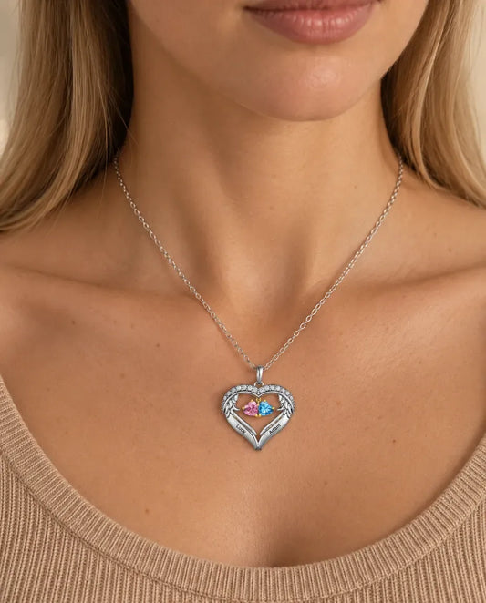Kette mit Gravur für Mama - von einem Model getragen