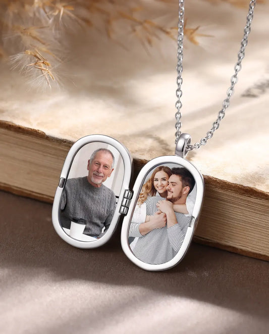 Medaillon mit Foto für Herren – Schwarzes ovales Medaillon für 2 Bilder, Gravur mit Name & Berg-Motiv, Geschenk für Ihn & Papa