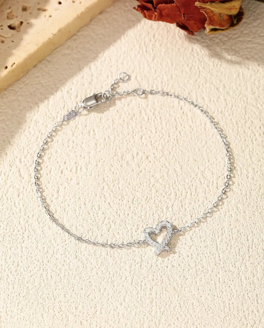 Moissanit Armband mit offenem Herz aus 925 Sterlingsilber – Farbe D an zarter Gliederkette