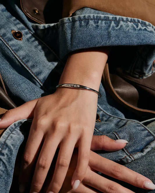 Moissanit Armband aus 925 Sterlingsilber - am Handgelenk getragen