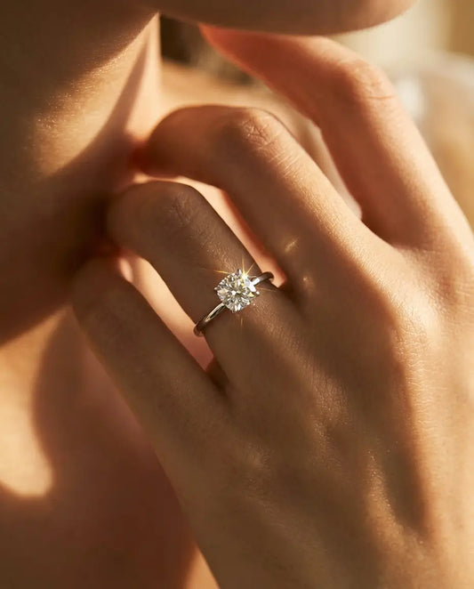 Moissanit Ring – 1 Karat Kissenschliff Solitär in 925er Sterlingsilber, minimalistischer Verlobungsring für Sie