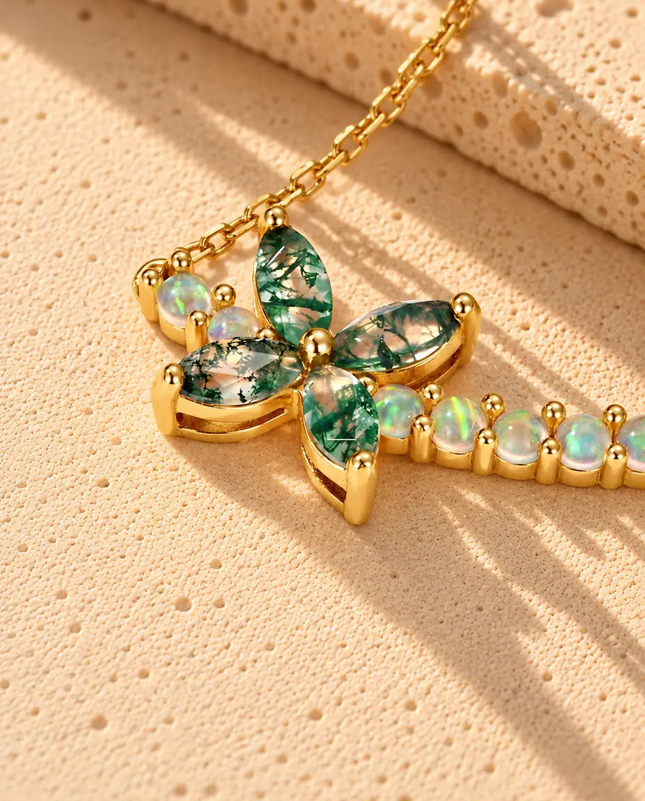 Moosachat Blumen Kette aus vergoldetem 925 Sterlingsilber - Nahaufnahme des Moosachats und seiner Fassung