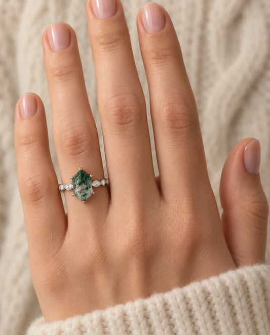 Moosachat Ring - an der Hand getragen