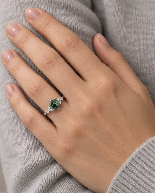 Moosachat Ring - an der Hand getragen