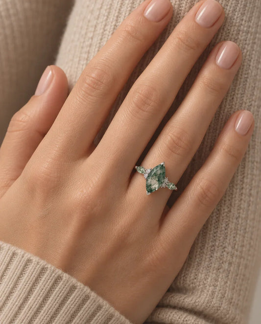 Moosachat Ring - an der Hand getragen