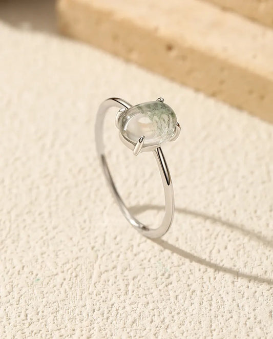 Moosachat Ring – ovaler Cabochon-Solitär, natürlicher grüner Moosachat, zarte Schiene aus 925er Sterlingsilber, Geschenk für Sie