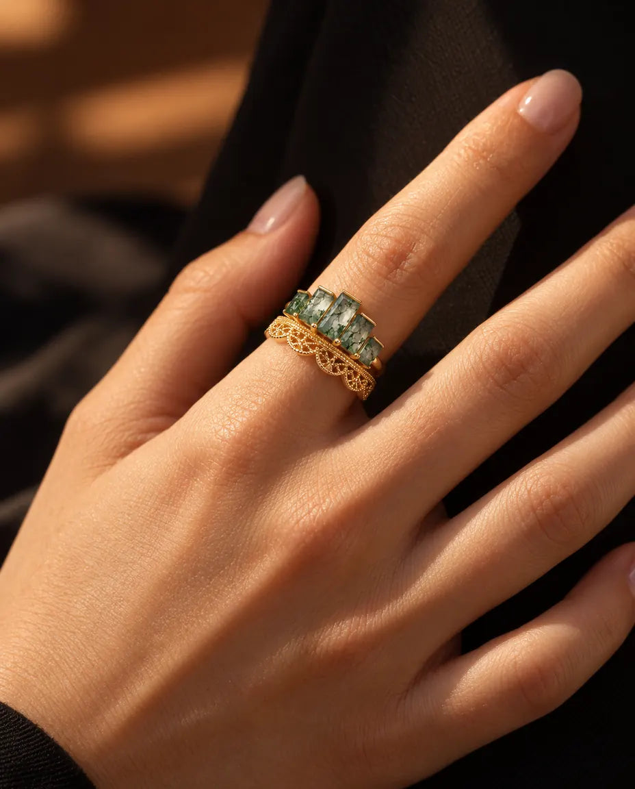 Moosachat Stapelring Set aus vergoldetem 925 Sterlingsilber - beide Ringe übereinander an einem Finger getragen