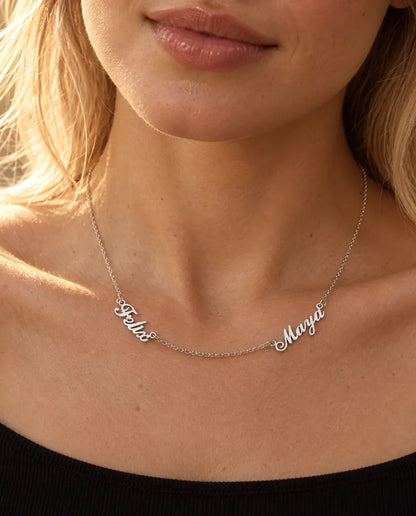 Namenskette mit zwei Namen aus 925 Sterlingsilber - von einem Model getragen