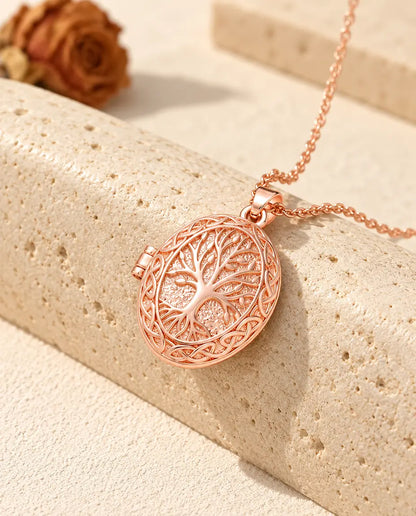 Roségoldfarbenes Lebensbaum-Foto-Medaillon mit keltischem Knotenwerk auf Travertin