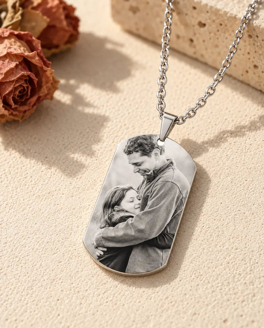 Papa Foto-Kette aus Titanstahl mit schwarz-weiß gelasertem Foto von Vater und Tochter