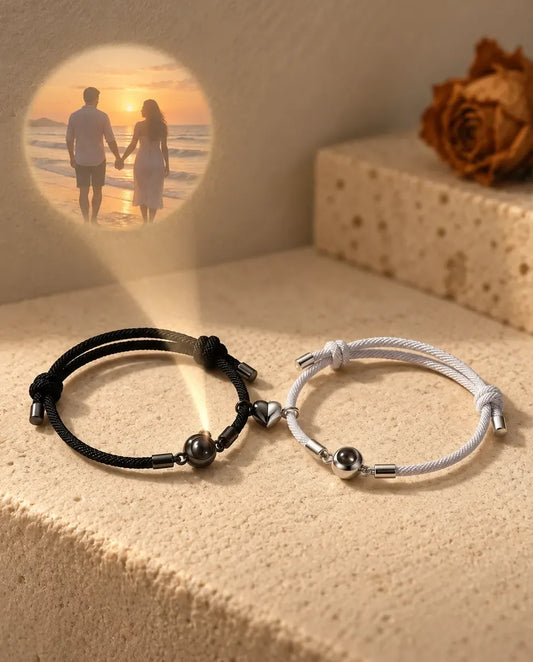 Partnerarmbänder mit Magnet-Herz - projiziert das verborgene Foto an die Wand