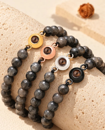 Grau gesprenkelte Perlenarmbänder mit Charm in Gold, Roségold, Silber und Schwarz