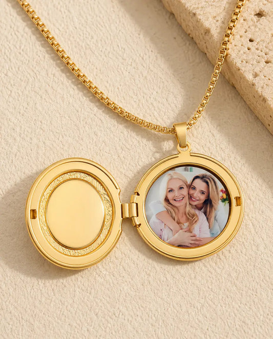 Personalisierte runde Medaillon Kette mit Perlmutt für 1 Foto, Vintage Blumenmedaillon in Gold, Geschenk für Mama