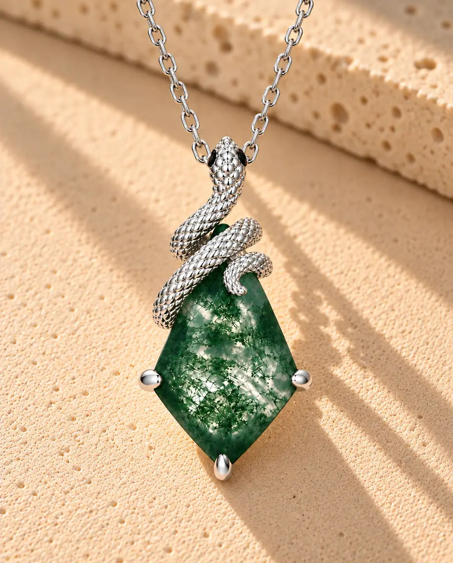 Schlangen Moosachat Kette aus 925 Sterlingsilber - Nahaufnahme des Moosachats und seiner Fassung
