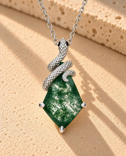 Schlangen Moosachat Kette aus 925 Sterlingsilber - Nahaufnahme des Moosachats und seiner Fassung