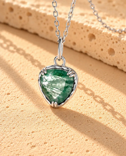 Herz Moosachat Kette aus 925 Sterlingsilber - Nahaufnahme des Moosachats und seiner Fassung
