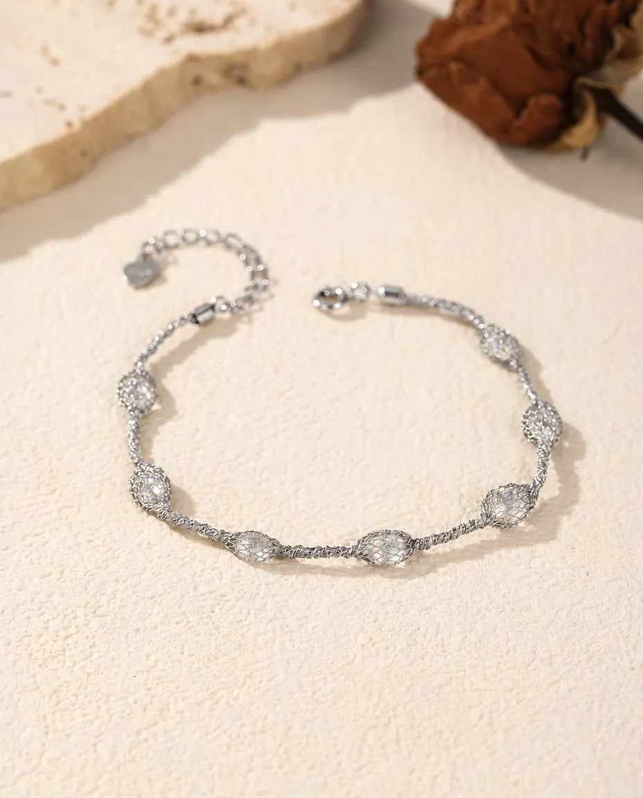 Zirkonia Armband aus 925 Sterlingsilber - Variante mit weißen Zirkonia, flach auf heller Fläche