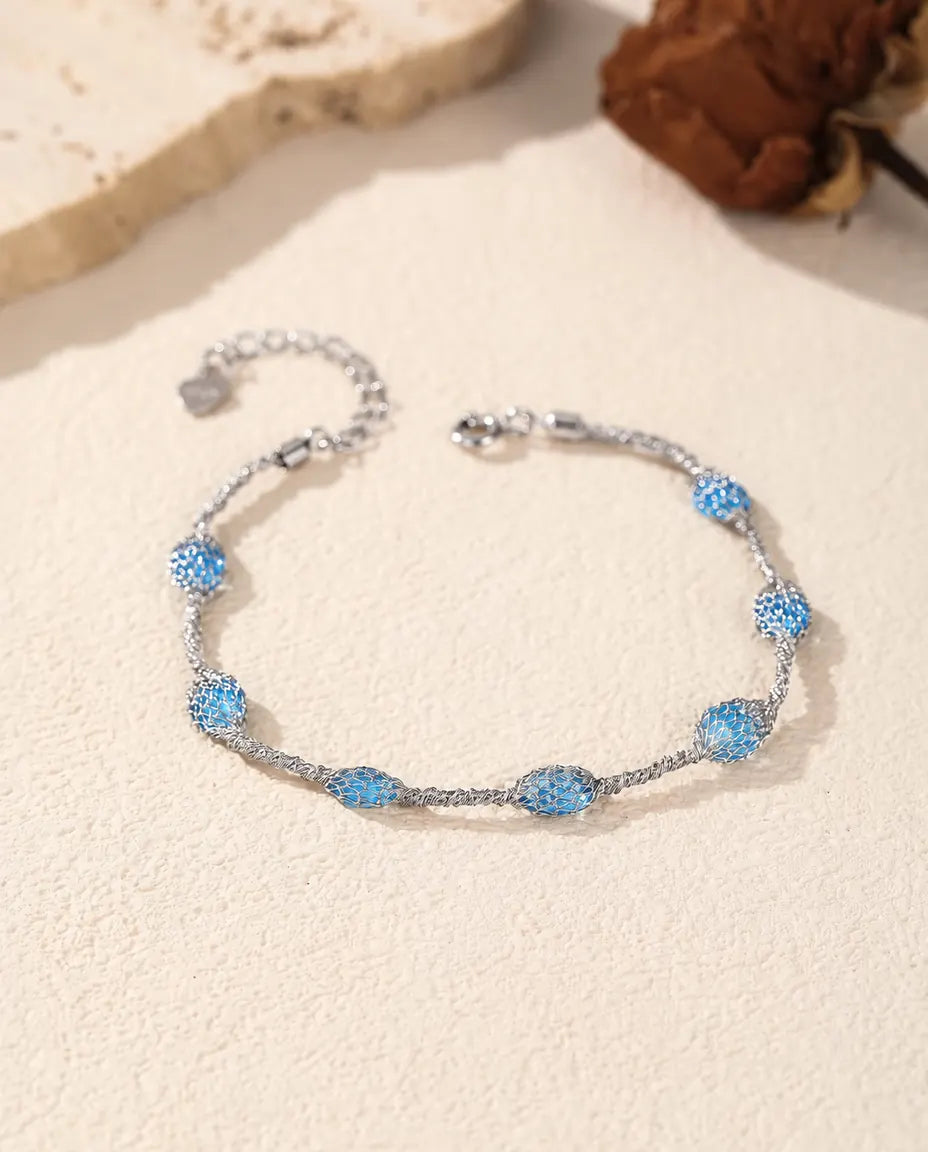 Zirkonia Armband aus 925 Sterlingsilber - Variante mit blauen Zirkonia, flach auf heller Fläche